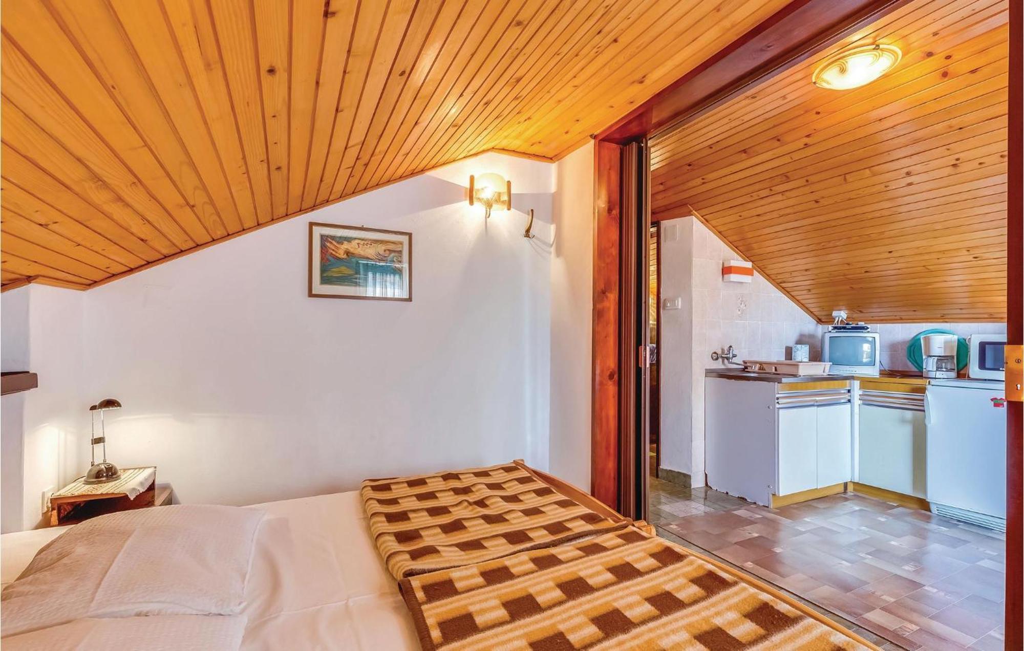 Cozy Apartment In Crikvenica With Wifi Екстериор снимка